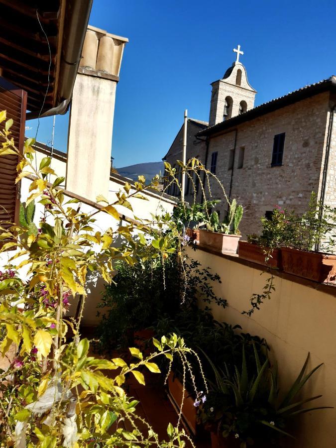 B&B La Casa Di Alice Foligno Exterior foto